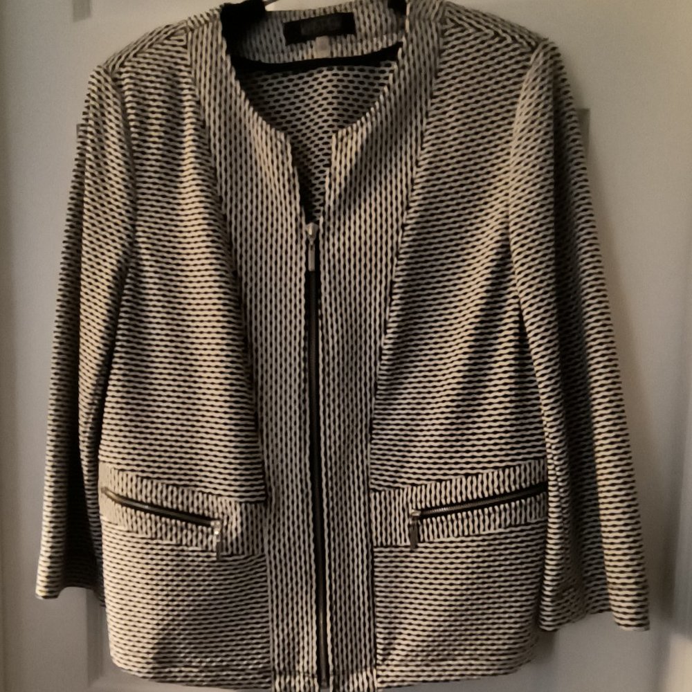 Kasper Black & Bright White Patterned Jacket - Size 12